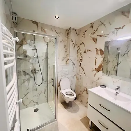 Apartmán New 2-room, Comfort, 2 Min Beach, Air Conditioning, Wifi, Terrace Antibes