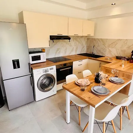 Apartmán New 2-room, Comfort, 2 Min Beach, Air Conditioning, Wifi, Terrace Antibes